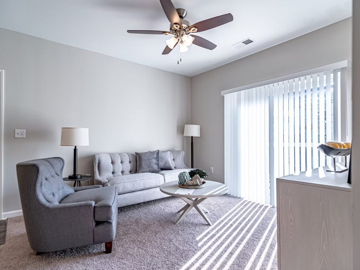 Saddlebred Park — spacious living area